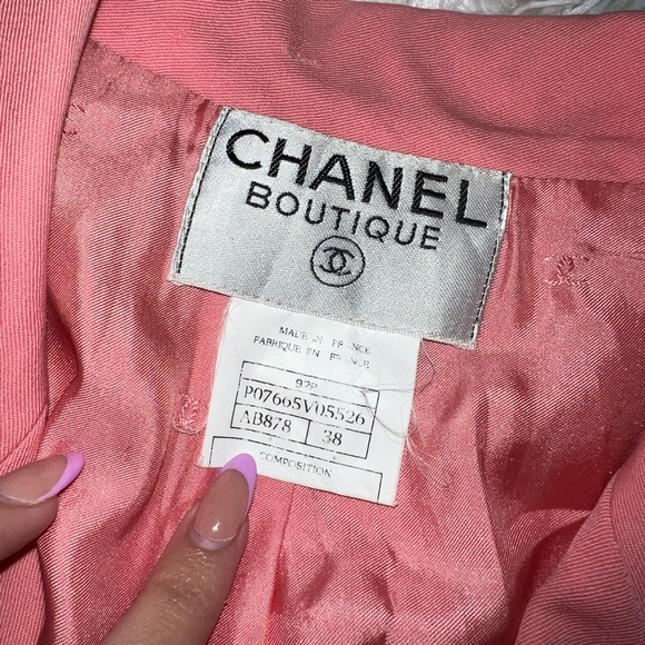 ❌ SOLD ❌ Authentic Vintage Chanel Pink Blazer Size 38 - Picture 13 of 16
